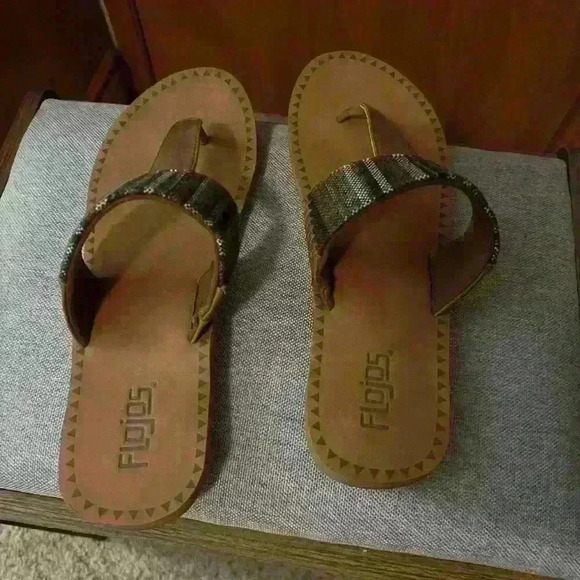 Flojos Sandals - Picture 3 of 9